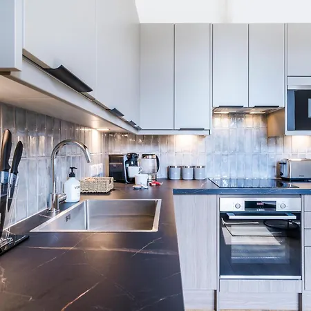 Cozy 2 Bedroom In Sutton Apartament *