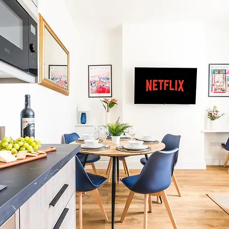 Cozy 2 Bedroom In Sutton