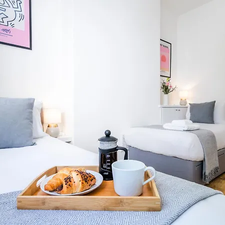 Cozy 2 Bedroom In Sutton Apartament *