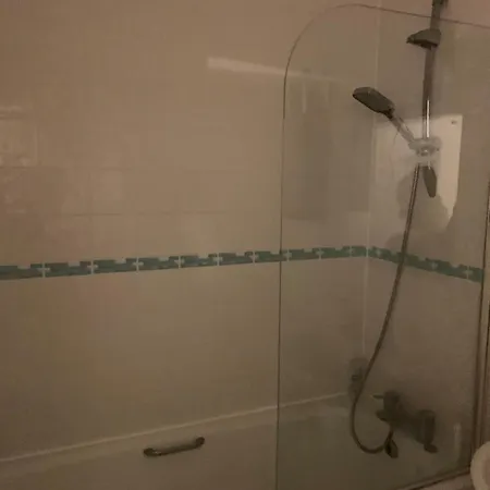 Donnington Court Homestay London