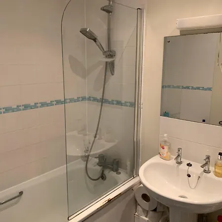 Donnington Court Homestay London