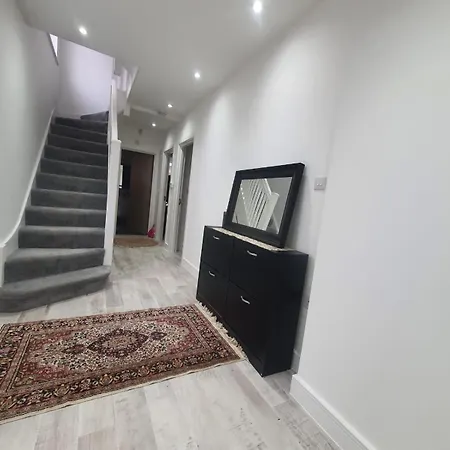 Guest house Grey House Near Wembley Stadium *