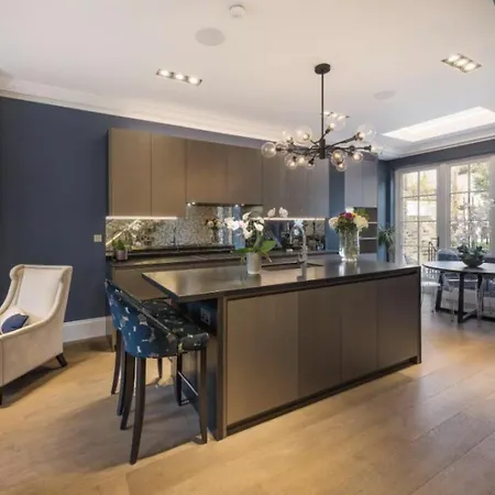 Villa Luxury 4 Bedrooms 5 Baths 2 Receptions Family House With Garden Chelsea