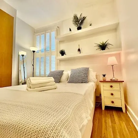 Lovely Fulham 2 Bed London