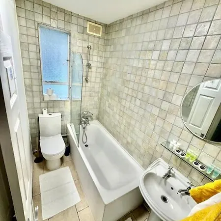 Lovely Fulham 2 Bed London