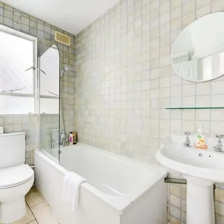 Appartamento Lovely Fulham 2 Bed Londra