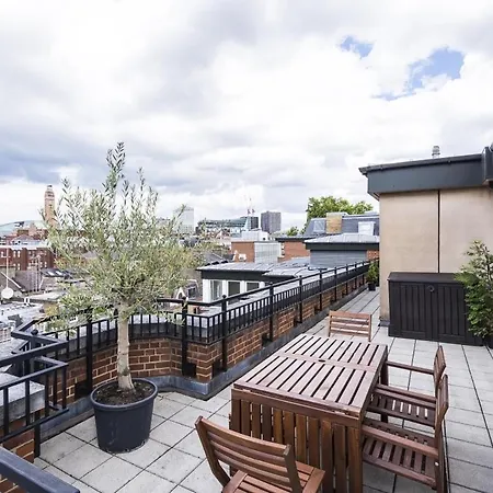 Bedroom With Private Terrace Homestay London