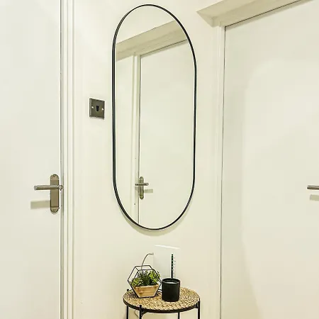 Stylish Bridge Hideaway Apartment *