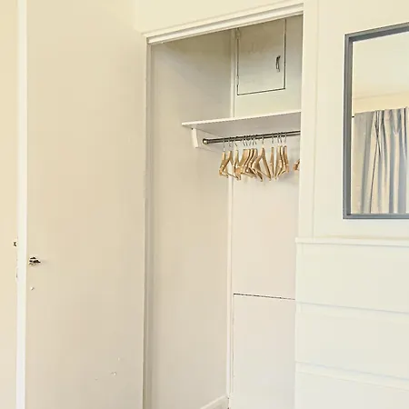 Stylish Bridge Hideaway Apartment *