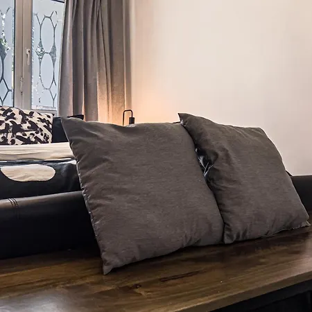 Stylish Bridge Hideaway Apartment London