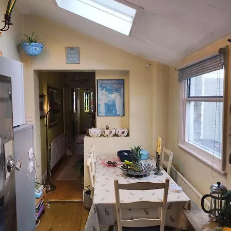Cosy Double Near Wimbledon London
