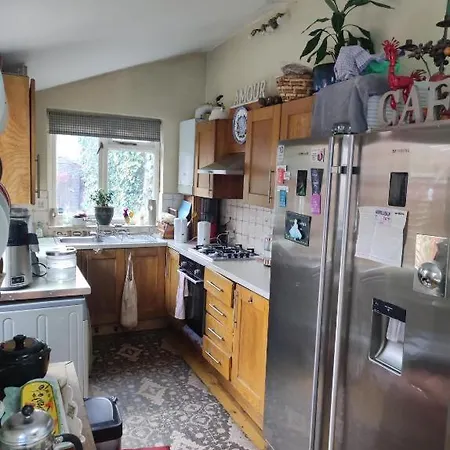 Cosy Double Near Wimbledon Homestay *
