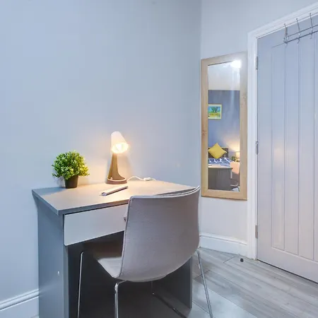 Trendy London Apartment *