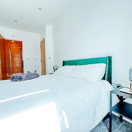 Two Bedroom Luxury Waterfront In London