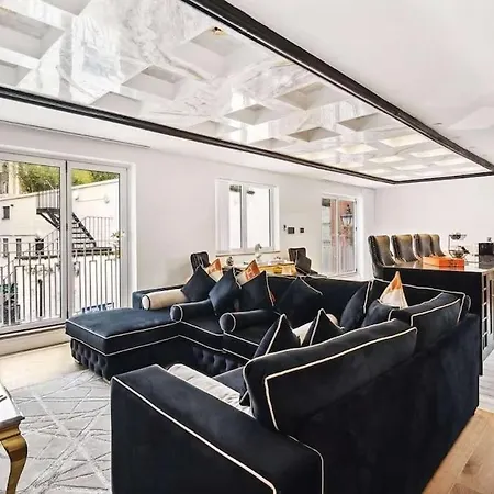 Apartment Luxury 3 Bedroom House *
