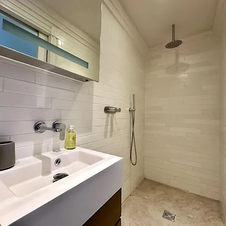 Apartament Cute Basement Flat Richmond *