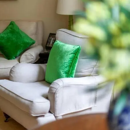 Elegant 2-bedroom Flat In South Kensington,