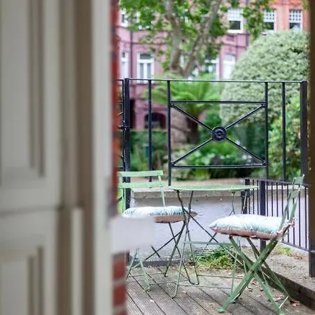 Elegant 2-bedroom Flat In South Kensington, *