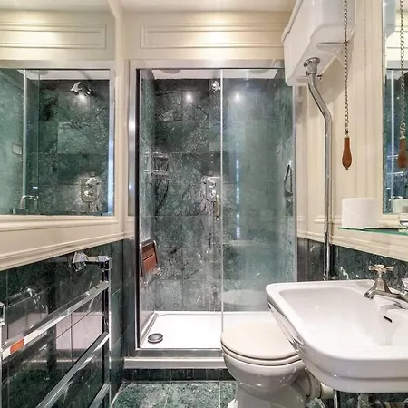 Elegant 2-bedroom Flat In South Kensington, London