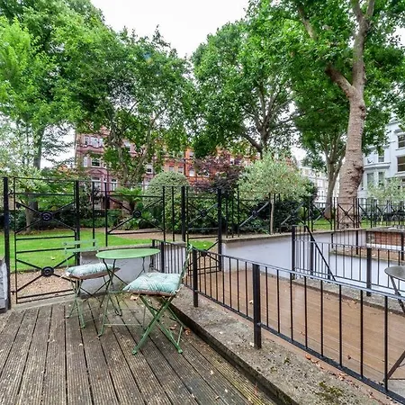 Elegant 2-bedroom Flat In South Kensington, Apartment London