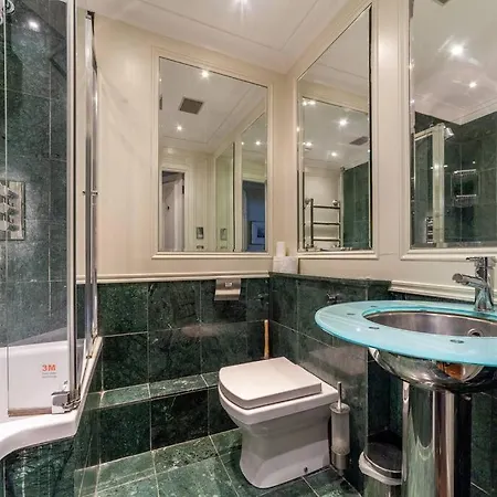 Elegant 2-bedroom Flat In South Kensington, * London