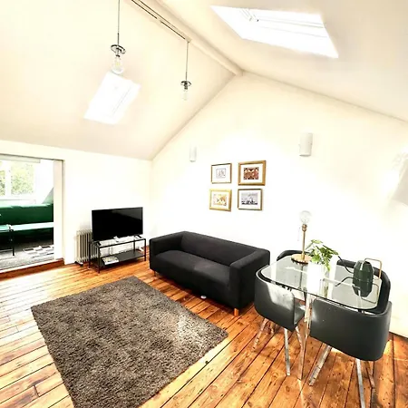Apartment Stylish Floor Flat In The Heart Of Camden!