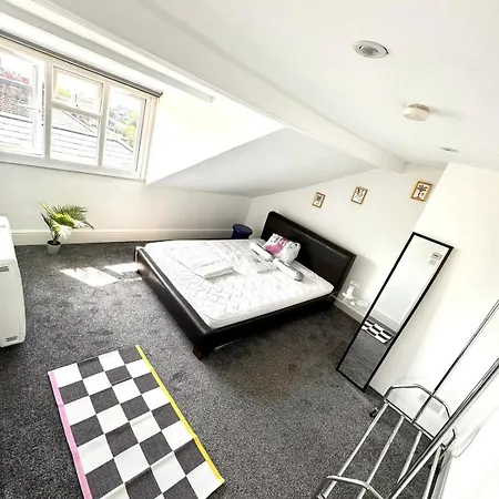 Stylish Floor Flat In The Heart Of Camden! * London