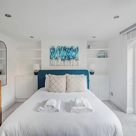 Stylish Maisonette Pass The Keys London