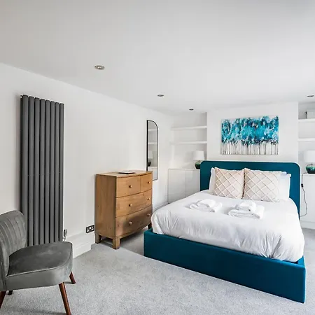 Stylish Maisonette Pass The Keys Holiday home *