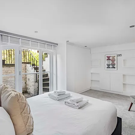 Holiday home Stylish Maisonette Pass The Keys