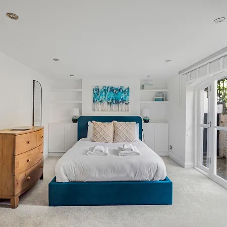 Stylish Maisonette Pass The Keys Holiday home *