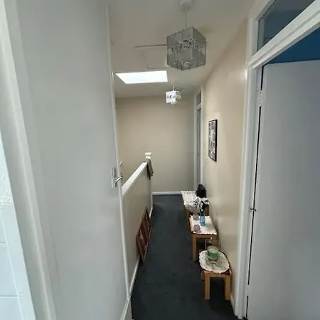 Private Gated Development In Bridge, Cosy With Great Transport Links Apartment *