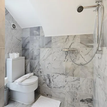 The Chelsea Retreat - Outstanding 5bdr House With Garden Apartment