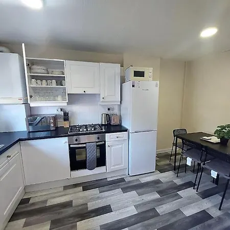 Zone 2, Spacious 3 Bedroom House Holiday home