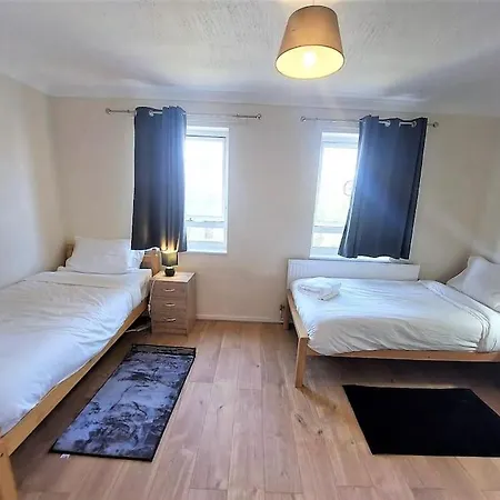 Zone 2, Spacious 3 Bedroom House *