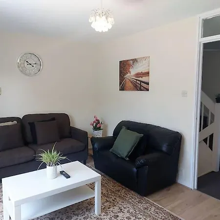 Zone 2, Spacious 3 Bedroom House Holiday home