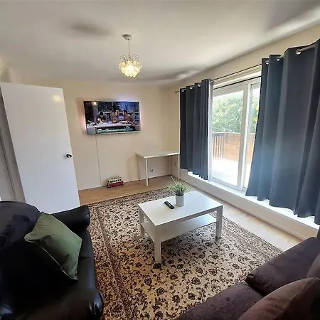 Holiday home Zone 2, Spacious 3 Bedroom House London