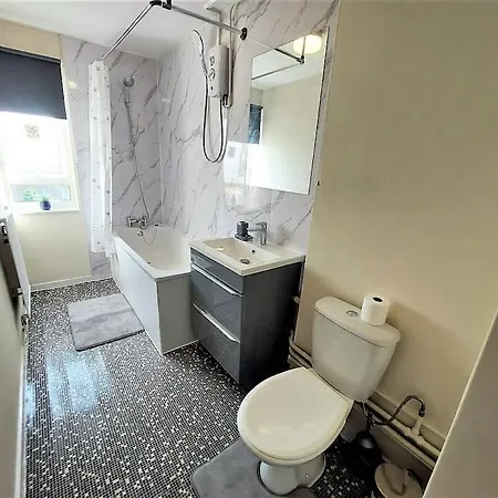 Zone 2, Spacious 3 Bedroom House Holiday home