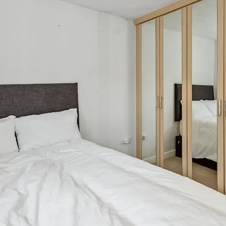 Holiday home Urban Oasis - Modern 2b-2b Retreat Near Nature Enfield