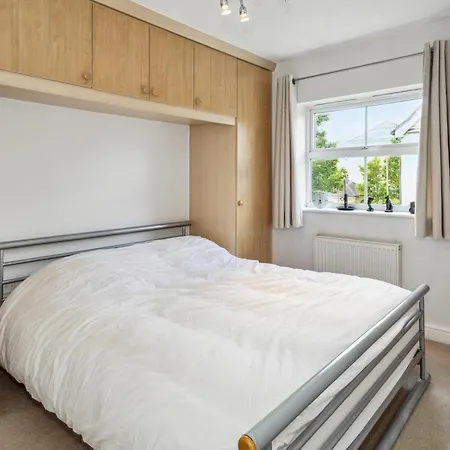 Urban Oasis - Modern 2b-2b Retreat Near Nature Holiday home Enfield