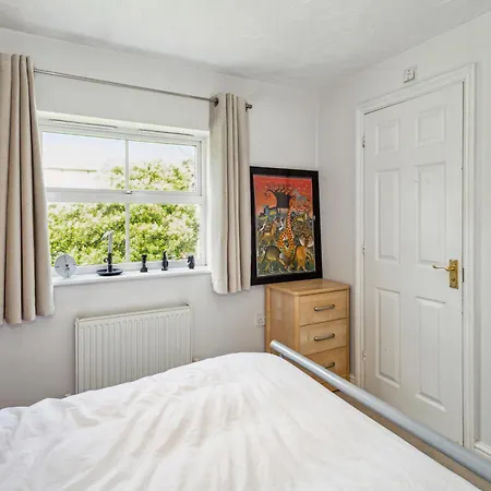 Urban Oasis - Modern 2b-2b Retreat Near Nature Holiday home *