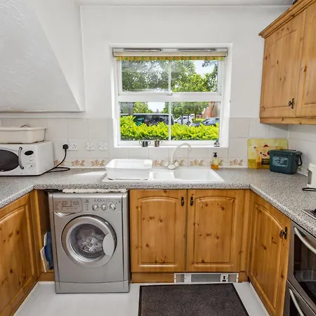 Urban Oasis - Modern 2b-2b Retreat Near Nature Holiday home Enfield