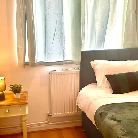 Apartment Cosy And Spacious -free Parking, Free Wifi- Sleeps 5 By Finna Ltd *
