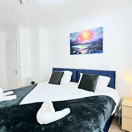 Apartment Cosy And Spacious -free Parking, Free Wifi- Sleeps 5 By Finna Ltd