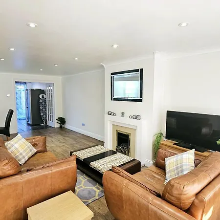 Apartment Cosy And Spacious -free Parking, Free Wifi- Sleeps 5 By Finna Ltd Rainham (Greater London)