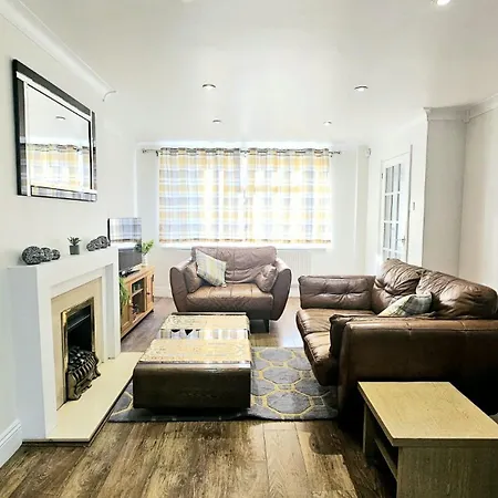 Cosy And Spacious -free Parking, Free Wifi- Sleeps 5 By Finna Ltd * Rainham (Greater London)