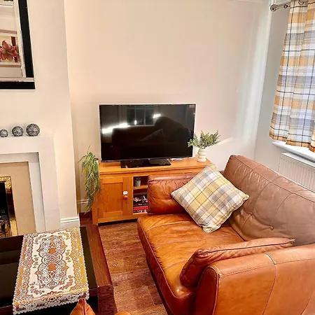 Apartment Cosy And Spacious -free Parking, Free Wifi- Sleeps 5 By Finna Ltd *