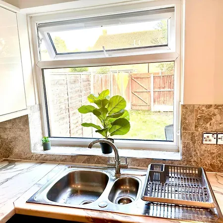 Cosy And Spacious -free Parking, Free Wifi- Sleeps 5 By Finna Ltd Apartment Rainham (Greater London)