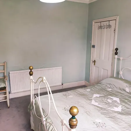 Cosy Double Near Wimbledon