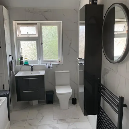Homestay 35 Holborn Road E13 8ph London